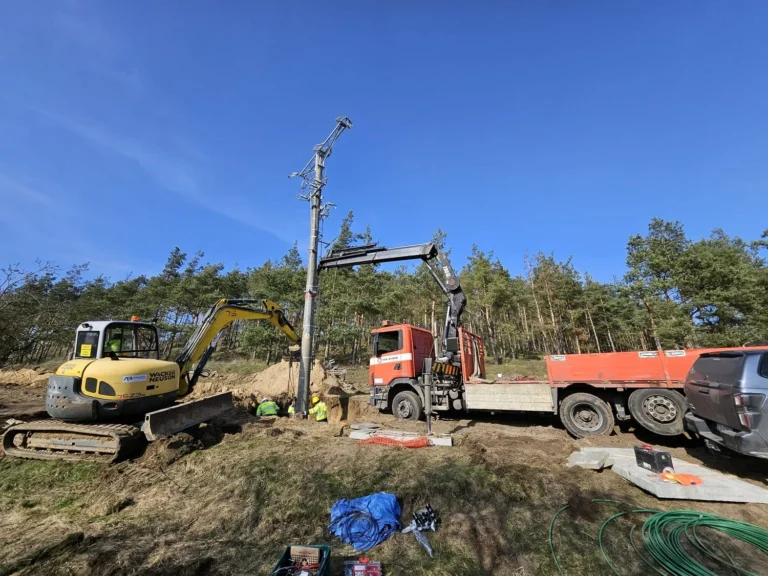 Posadowienie słupa Stare Łysogórki